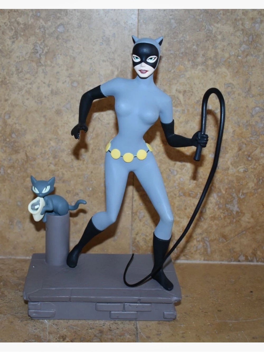 Diamond Select DC Gallery Catwoman ( Batman The Animated Series) Statue figure